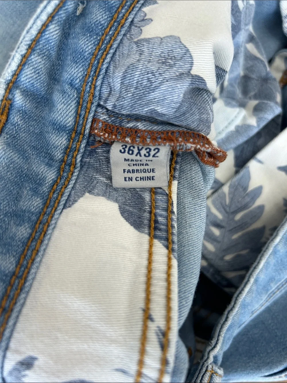 Tommy Bahama Men’s Light Blue Jeans, 36x32, small snag (see pictures)